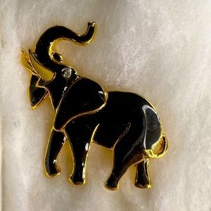 Vintage Gold Toned Elephant Swarovski Locking Clasp Pin 🐘✨